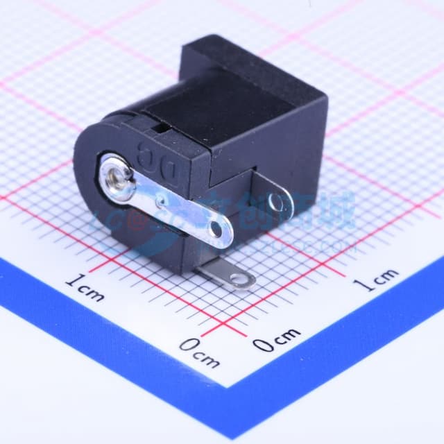 DC电源插座 内径:2mm 外径:6.4mm实物图