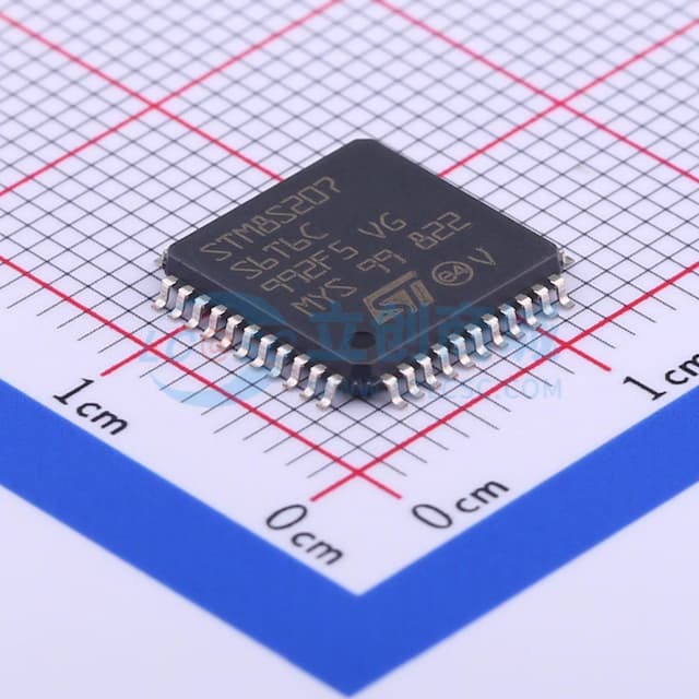 主流增强型8位MCU，具有32 KB Flash、24 MHz CPU和集成EEPROM实物图