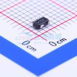 具有低 IQ 和使能功能的 250mA、低噪声、高 PSRR、超低压降稳压器缩略图