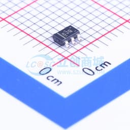 具有低噪声和使能功能的 200mA、低 IQ、低压降稳压器缩略图