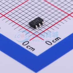 具有使能功能和 -40°C 至 +125°C 工作温度范围的 150mA、毫微级 IQ、低压降稳压器缩略图
