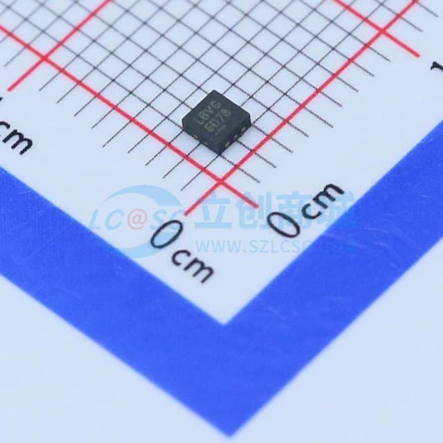 采用 2 x 2 DFN 封装的低噪声稳压充电泵实物图