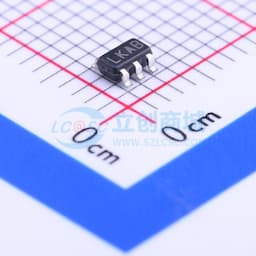 具有使能功能的 150mA、低 IQ、低压降稳压器缩略图