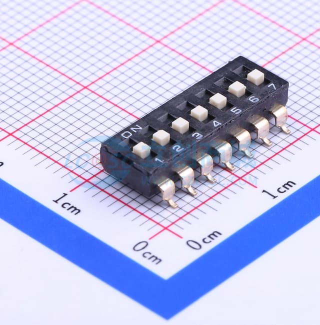 间距2.54mm 平拨,凸起式 7位拨码开关实物图