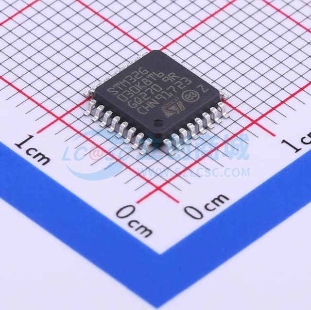 主流超值系列Arm Cortex-M0+ MCU，具有64 KB Flash存储器、8 KB RAM、64 MHz CPU、2x USART、定时器、ADC和通信接口，2-3.6V实物图