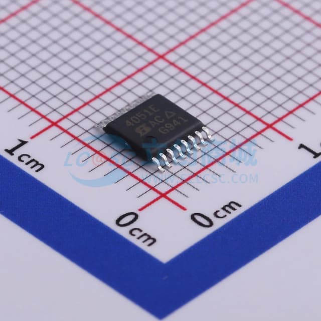 低电容、低电荷注入，8通道三重SPDT，±5V/12V/5V/3V模拟多路复用器实物图