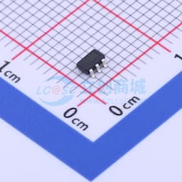 具有使能功能的 300mA、低 IQ、低压降无电容稳压器缩略图
