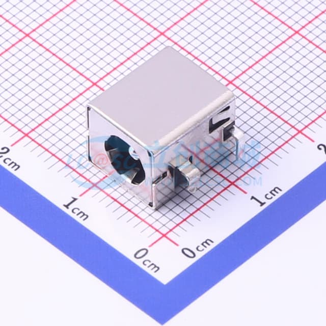 DC电源插座 内径:2mm 外径:6mm实物图