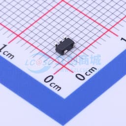 具有使能功能的 300mA、低 IQ、低压降无电容稳压器缩略图