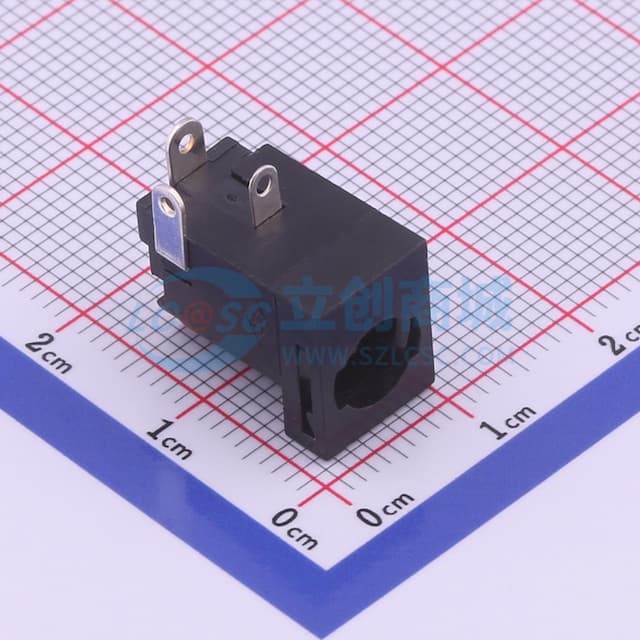 DC电源插座 内径:2mm 外径:5.85mm实物图