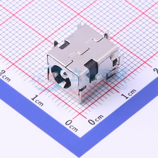 DC电源插座 内径:2.5mm 外径:6mm实物图