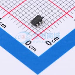 具有使能功能的 300mA、低 IQ、低压降无电容稳压器缩略图