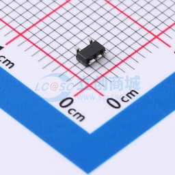 具有使能功能的 300mA、低 IQ、低压降无电容稳压器缩略图