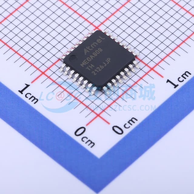 使用带硬件乘法器的AVR处理器，具备多种Flash容量、模拟特性和外设的微控制器实物图