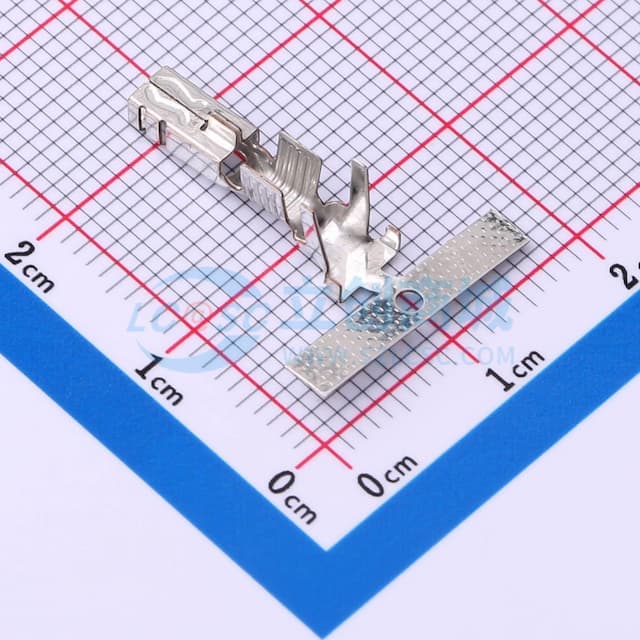 电源三重锁插座触点实物图