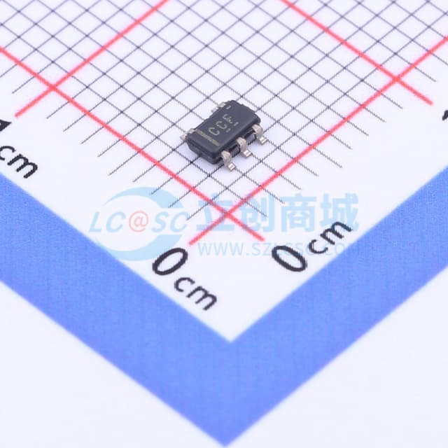 具有低噪声和使能功能的 200mA、低 IQ、低压降稳压器实物图