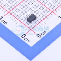 具有使能功能的汽车类 300mA、低 IQ、低压降稳压器缩略图