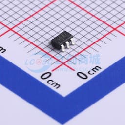 具有使能功能的 300mA、低 IQ、低压降稳压器缩略图