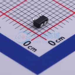 具有使能功能的 300mA、低 IQ、低压降稳压器缩略图