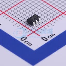 具有使能功能的 300mA、低 IQ、低压降稳压器缩略图