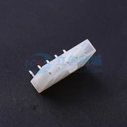 白色半透明 1x5P 间距:4.2mm 弯插【插件】缩略图