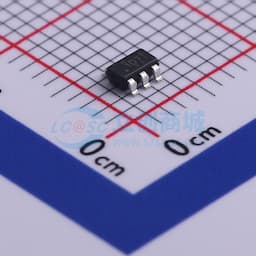 具有使能功能的 300mA、低 IQ、低压降稳压器缩略图