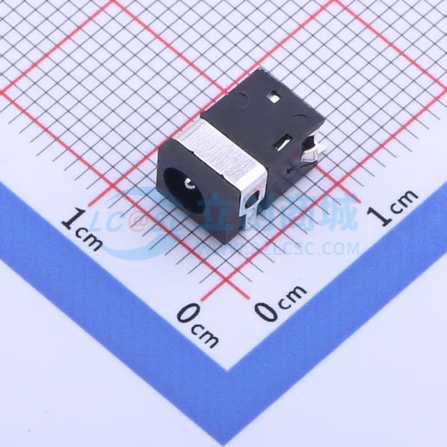 DC电源插座 内径:1mm 外径:3.7mm实物图