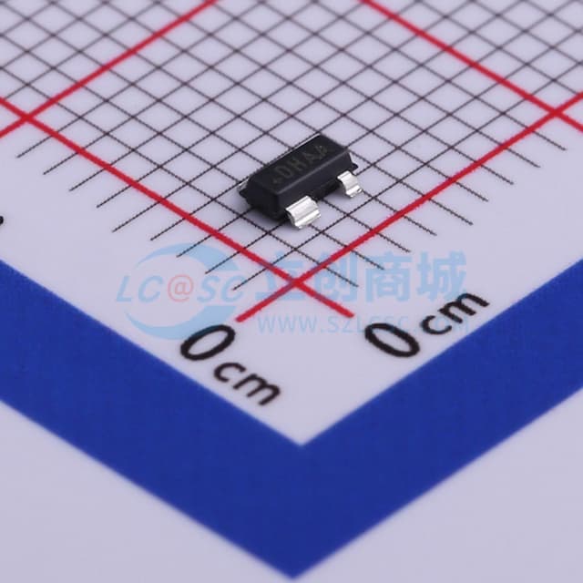 DC到微波、+5V、低噪声放大器实物图