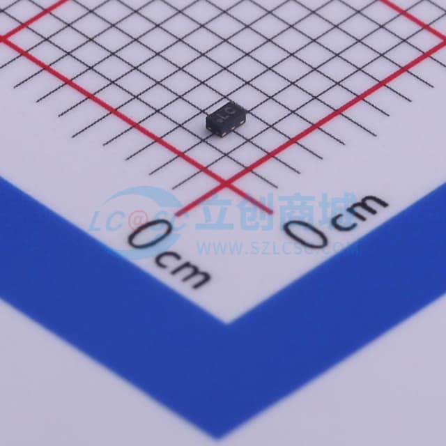 用于LTE低频段的低噪声放大器实物图