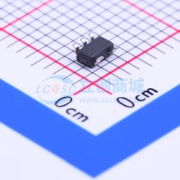 具有使能功能的汽车类 100mA、10V、低 IQ、低压降稳压器缩略图