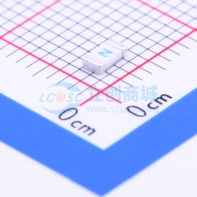 32V贴片式陶瓷保险丝实物图