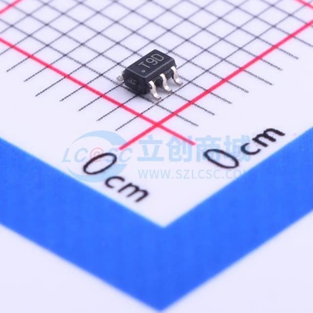 ±0.5°C精度的PWM温度传感器，采用5引脚SC-70封装实物图