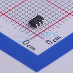 具有使能功能的 300mA、低 IQ、低压降无电容稳压器缩略图