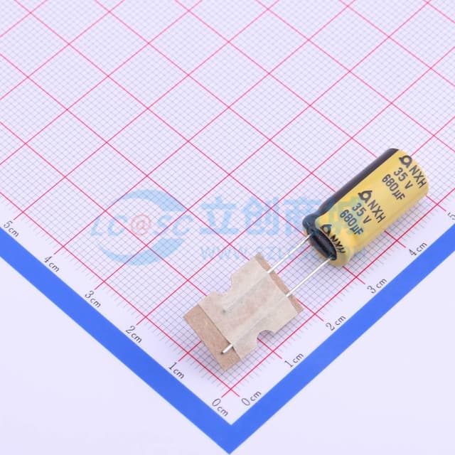 680uF ±20% 35V 【引线】实物图