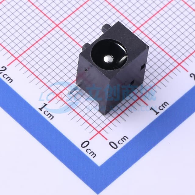 DC电源插座 内径:2mm 外径:6mm实物图