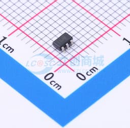 具有使能功能的 300mA、高 PSRR、低 IQ、低压降稳压器缩略图