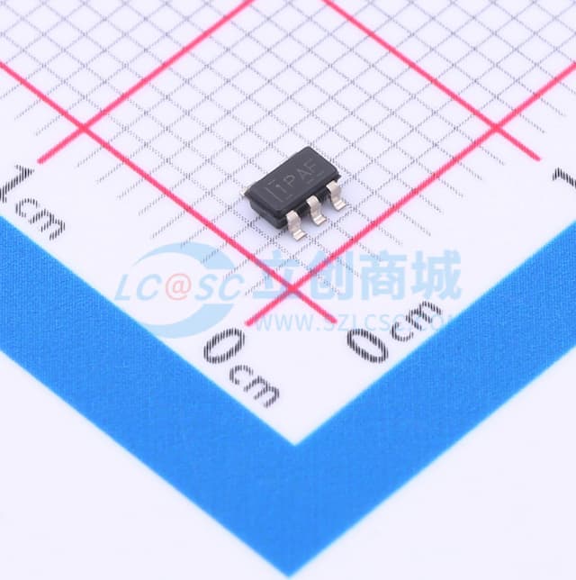 具有使能功能的汽车类 300mA、低 IQ、低压降稳压器实物图