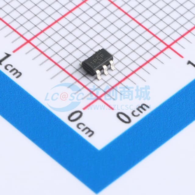具有使能功能的汽车类 300mA、低 IQ、低压降稳压器实物图