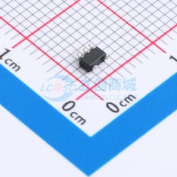 具有使能功能的汽车类 300mA、低 IQ、低压降稳压器缩略图