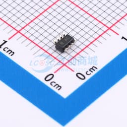 +3.3V, 5Mbps CAN 收发器，具有±40V故障保护、±25V共模范围和±40kV ESD，在8引脚SOT23封装中缩略图