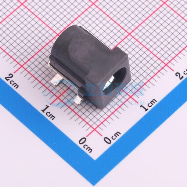 DC电源插座 内径:2mm 外径:6.6mm实物图