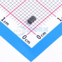 TLV4062-Q1、TLV4082-Q1 具有集成基准的双通道、低功耗比较器缩略图