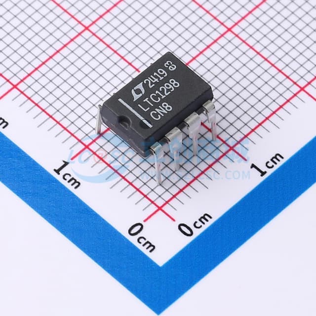 采用 SO-8 封装的微功率采样、12 位 A/D 转换器实物图