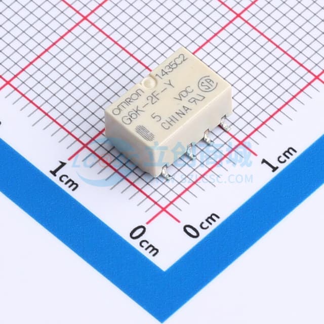 封装面积更少、薄型化节省电路板空间的表面安装继电器实物图